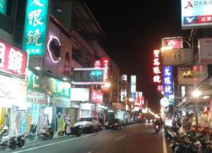Kijiji： 黃金店面整棟~市中心大街上,使用70坪,電子3C/手機眼鏡行/夜市各行業... (台南市新市區)